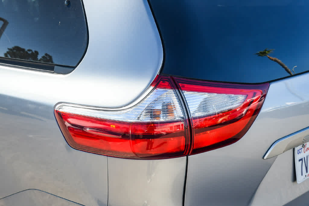 Used 2017 Toyota Sienna LE FWD image 6