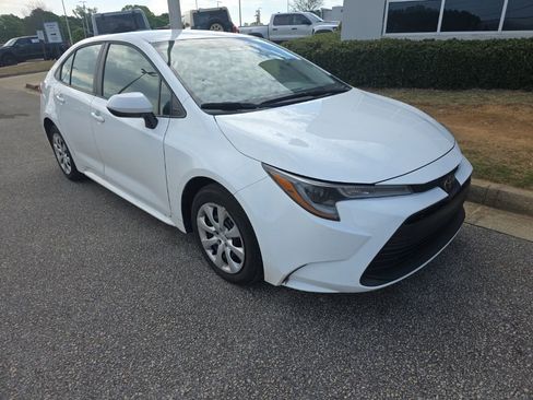 Used 2025 Toyota Corolla LE w/ Convenience Package image 9