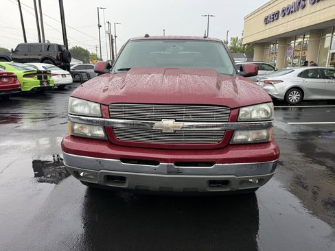 Used 2005 Chevrolet Avalanche Z71 w/ Sun And Sound Package image 2