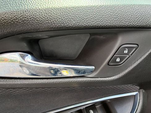 Used 2017 Chevrolet Cruze LT w/ Convenience Package FWD image 4