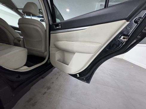 Used 2011 Subaru Outback 2.5i Premium image 21