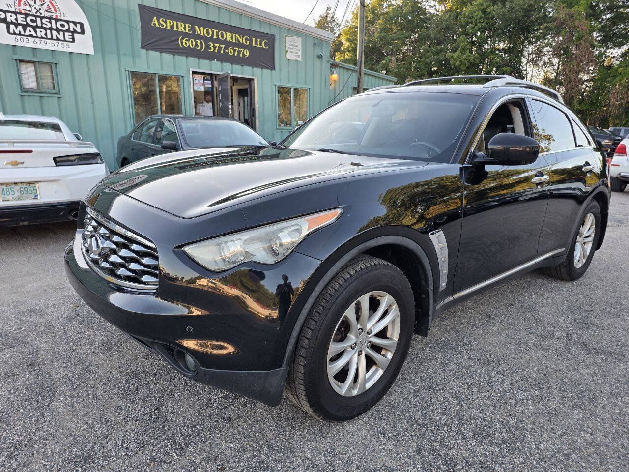 Used 2011 INFINITI FX35 AWD w/ Premium Pkg image 3