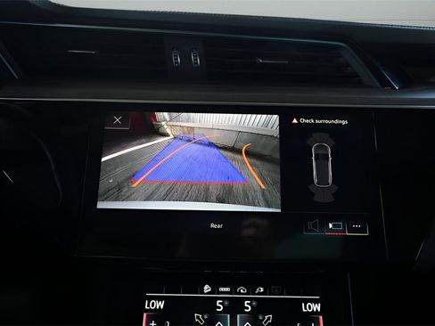 Used 2024 Audi Q8 e-tron Premium image 16