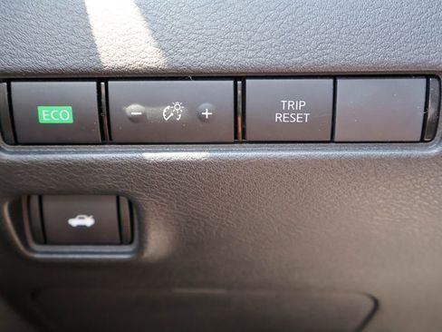 Certified 2025 Nissan Sentra SV image 17