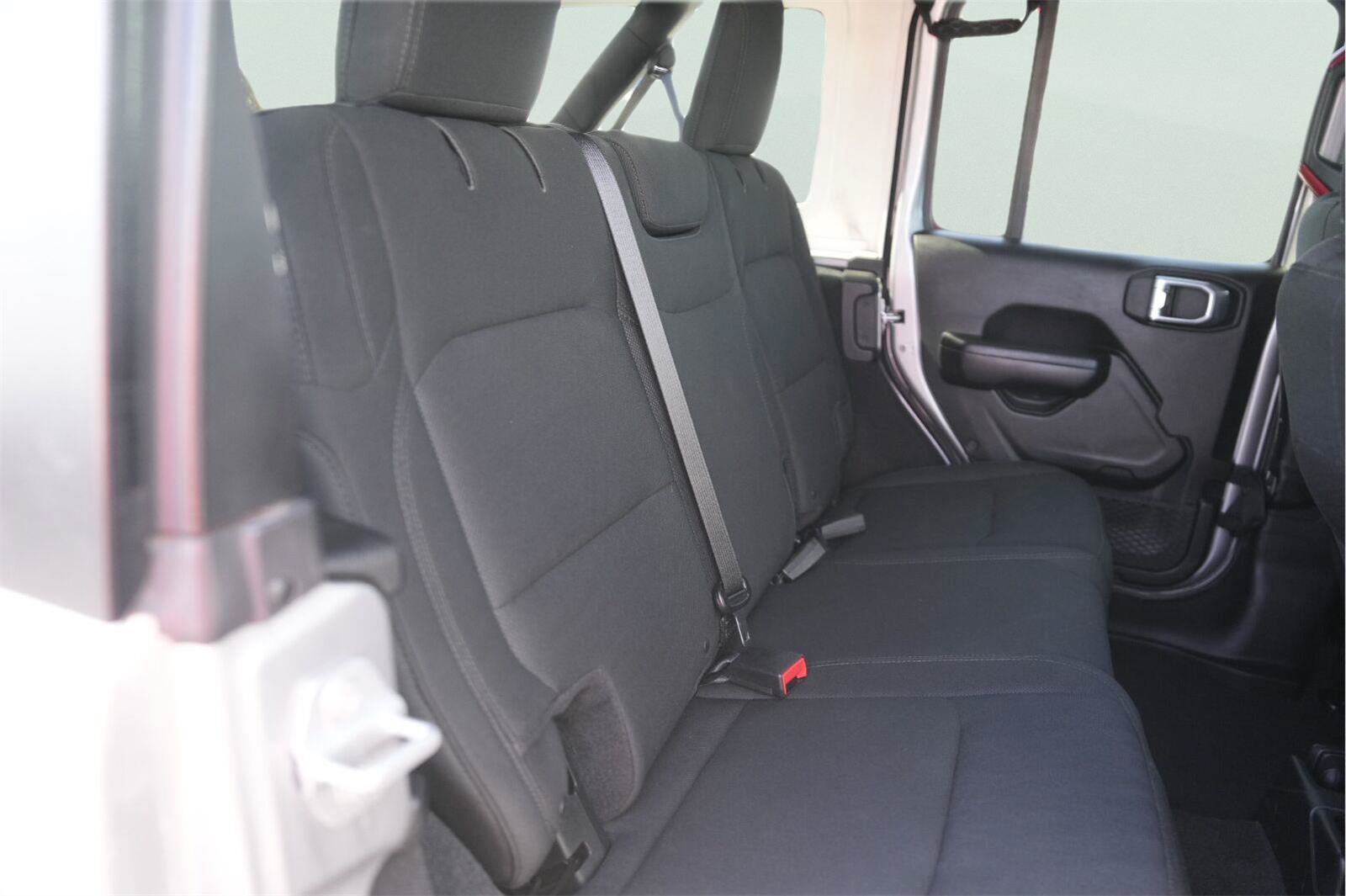 Used 2018 Jeep Wrangler Unlimited Sport S AWD/4WD image 16
