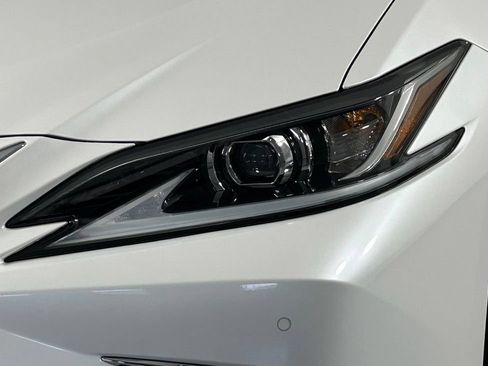 Used 2022 Lexus ES 300h w/ Luxury Package FWD image 3