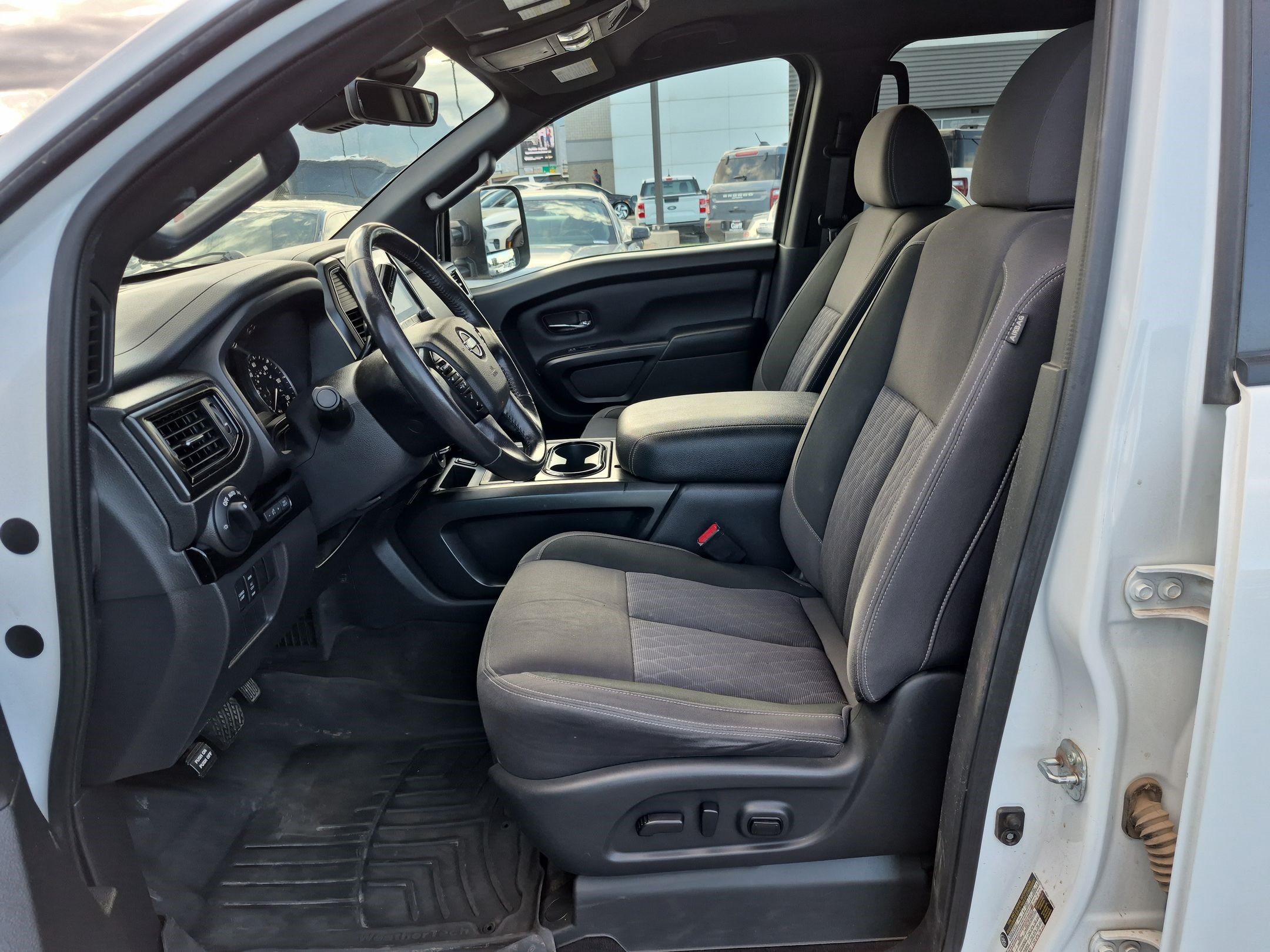 Used 2023 Nissan Titan SV w/ SV Convenience Package AWD/4WD image 18