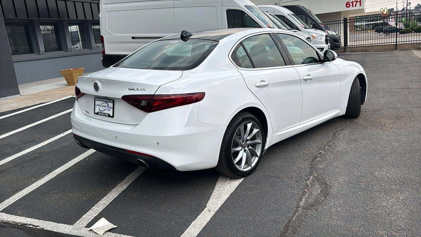 Used 2018 Alfa Romeo Giulia AWD image 3