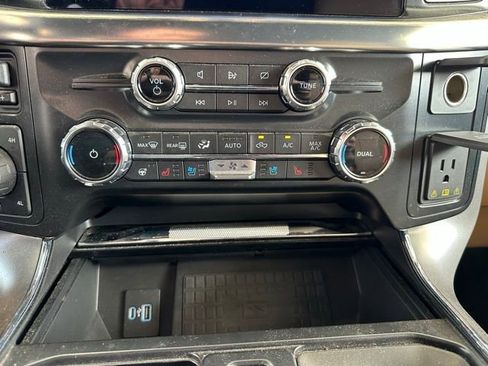 Used 2022 Ford F150 Lariat w/ Equipment Group 502A High image 19