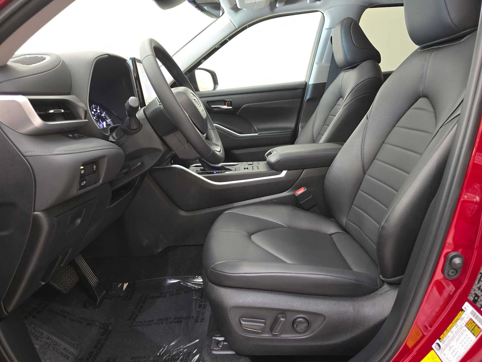 Used 2024 Toyota Highlander XLE AWD/4WD image 21