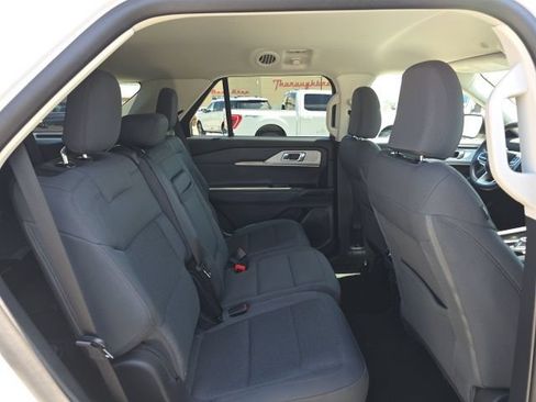 Used 2025 Ford Explorer Active AWD/4WD image 18