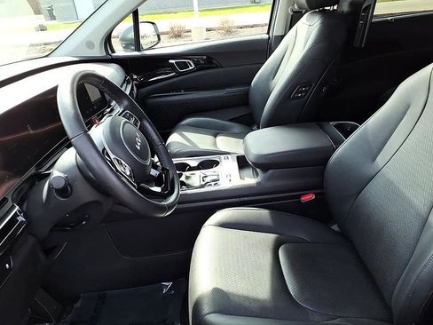 Used 2025 Kia Carnival SX Prestige image 16