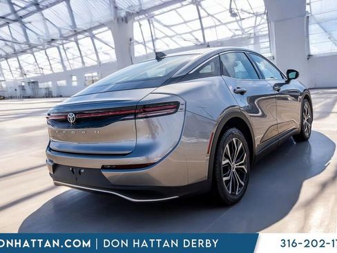 Used 2023 Toyota Crown XLE image 33