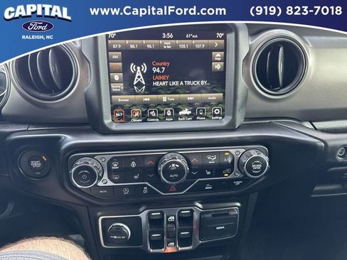 Used 2022 Jeep Gladiator Willys image 25