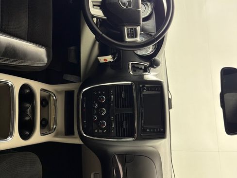 Used 2016 Dodge Grand Caravan SXT w/ UConnect Hands-Free Group FWD image 23