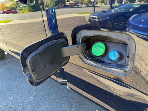 Used 2022 Ford F350 Platinum w/ Tremor Off-Road Package image 9