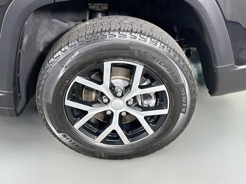 Used 2023 Jeep Grand Cherokee L Limited AWD/4WD image 35
