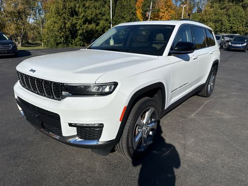 Used 2022 Jeep Grand Cherokee L Limited image 7