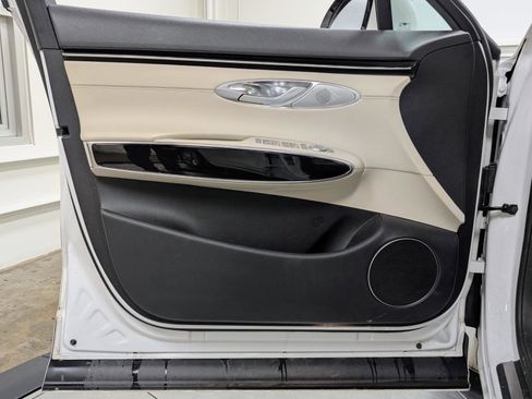 Used 2023 Genesis GV70 2.5T w/ Cargo Package image 13