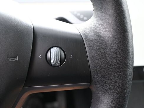 Used 2023 Tesla Model Y Long Range AWD/4WD image 18
