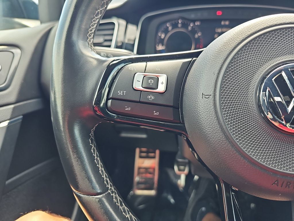 Used 2019 Volkswagen Golf R 4-Door AWD/4WD image 17