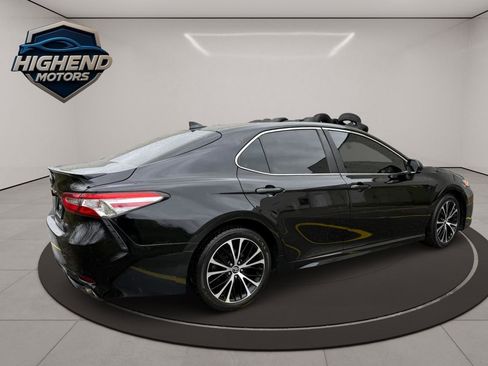 Used 2019 Toyota Camry SE FWD image 6
