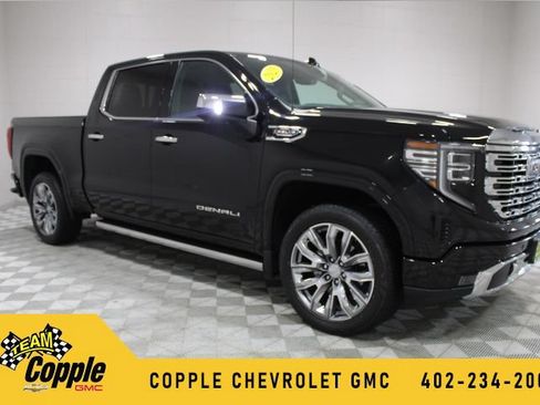 Used 2025 GMC Sierra 1500 Denali w/ Denali Reserve Package AWD/4WD image 1
