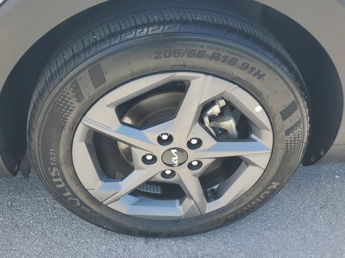 Used 2025 Kia K4 FWD image 27