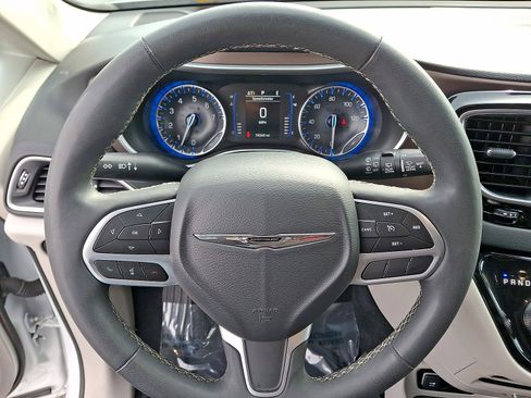 Used 2023 Chrysler Voyager LX FWD image 16