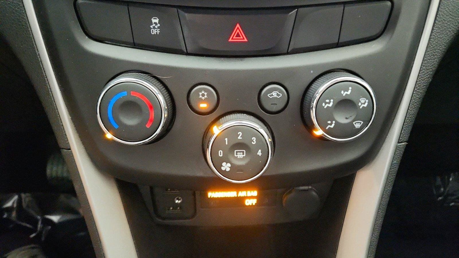 Used 2020 Chevrolet Trax LT w/ LT Convenience Package FWD image 34