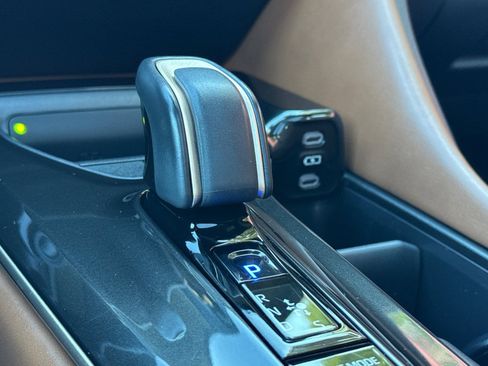 Used 2025 Toyota Crown Signia Limited image 25