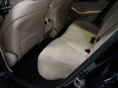 Used 2016 Mercedes-Benz GLC 300 4MATIC image 26