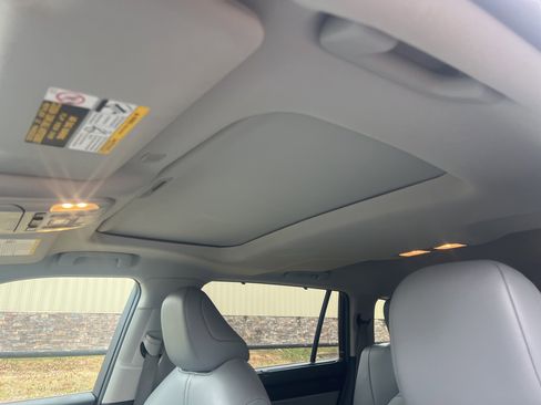 Used 2020 Toyota Highlander XLE image 13