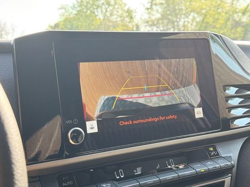 Used 2025 Toyota Camry LE w/ Convenience Package image 9