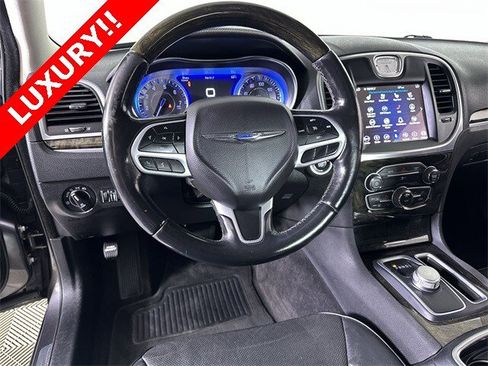 Used 2018 Chrysler 300 Limited image 21