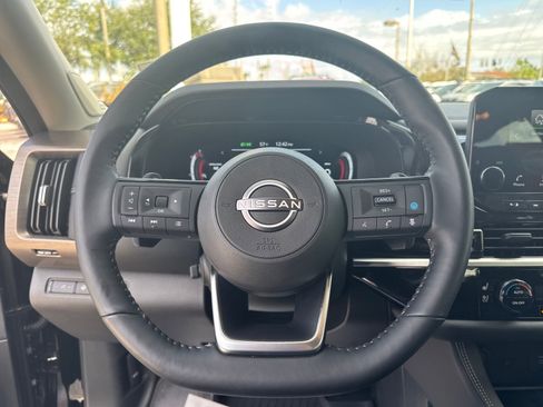 Certified 2025 Nissan Pathfinder Platinum image 15