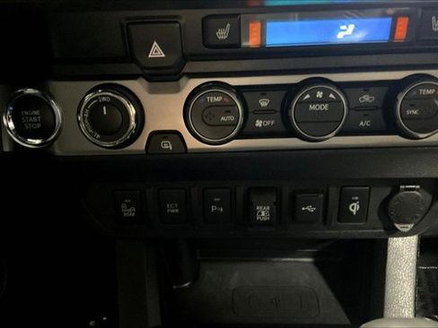 Certified 2021 Toyota Tacoma Limited image 32