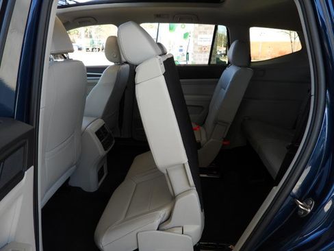 Used 2023 Volkswagen Atlas SE w/ Technology Package w/ Panoramic Sunroof Package image 41