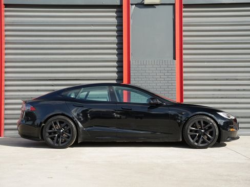 Used 2022 Tesla Model S Plaid image 2