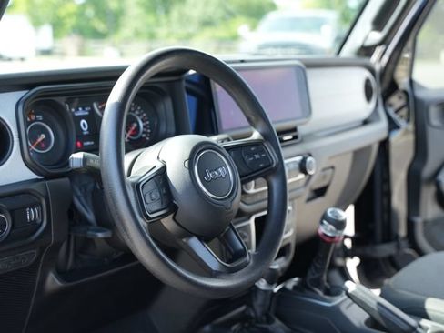 Used 2024 Jeep Gladiator Sport AWD/4WD image 26