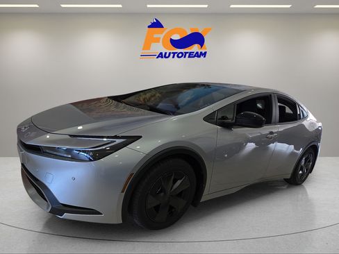 New 2026 Toyota Prius Plug-In Hybrid FWD image 2