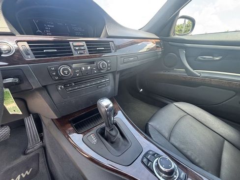 Used 2010 BMW 328i Convertible w/ Premium Pkg RWD image 15