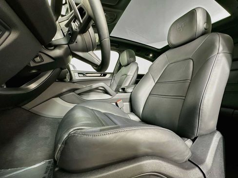 Certified 2025 Porsche Cayenne Coupe AWD/4WD image 5