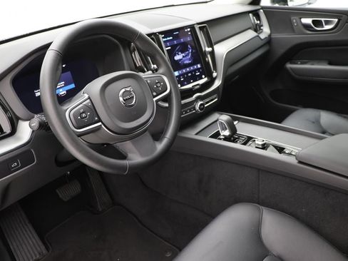 Used 2025 Volvo XC60 B5 Core image 15