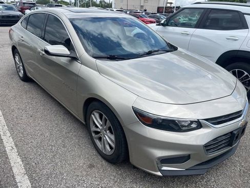 Used 2016 Chevrolet Malibu LT FWD image 3