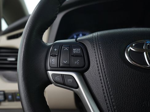 Used 2017 Toyota Sienna XLE Premium AWD/4WD image 30