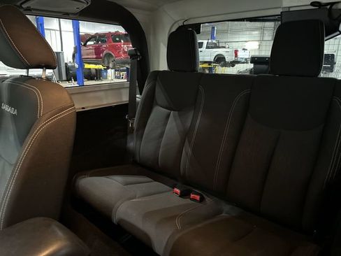 Used 2018 Jeep Wrangler Sahara w/ Connectivity Group AWD/4WD image 30