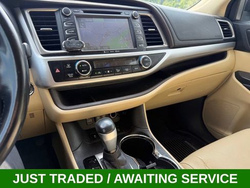 Used 2017 Toyota Highlander XLE w/ Carpet Mat Package AWD/4WD image 31