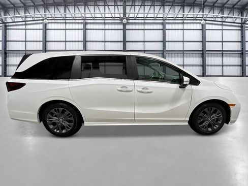 New 2026 Honda Odyssey Touring image 8