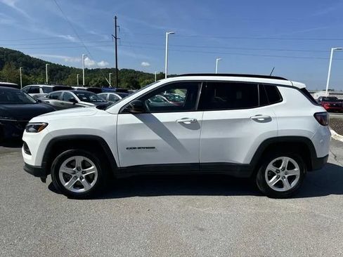 Used 2024 Jeep Compass Latitude AWD/4WD image 8
